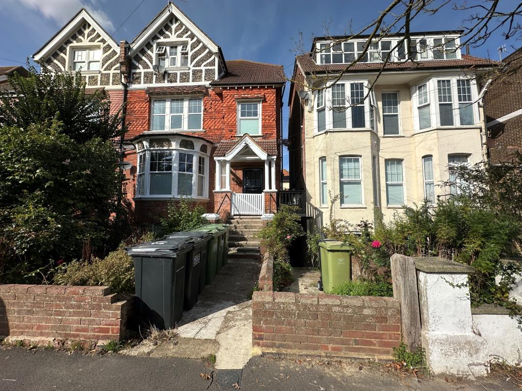 Lot: 16 - GARDEN FLAT FOR REPAIR AND REFURBISHMENT - External of Property